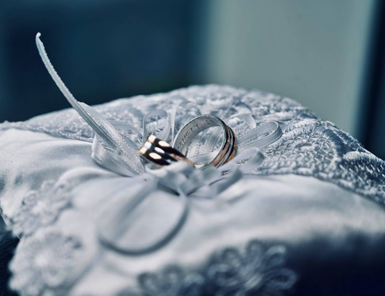 Mengenal Perbedaan Promise Ring dan Couple Ring - Makna, Fungsi, dan Cara Memilihnya