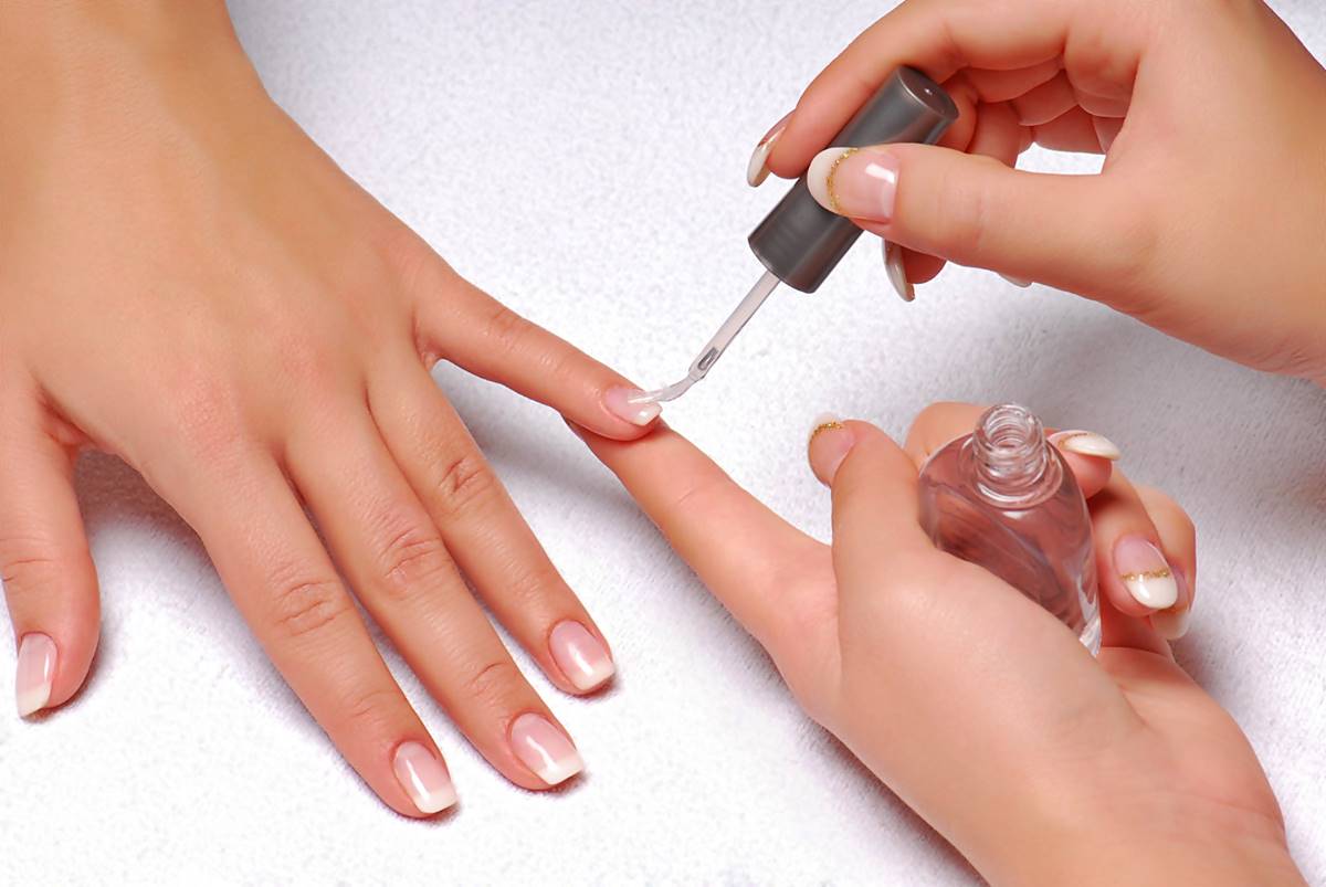 6 Rekomendasi Top Coat Terbaik untuk Membuat Kutek Tahan Lama dan Bebas Chipping di 2025