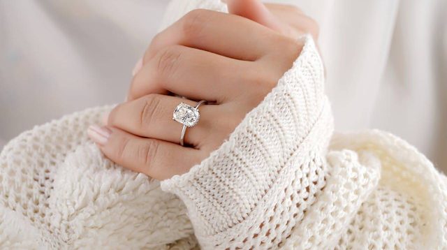 Model Cincin untuk Jari Gemuk yang Bikin Jari Tampak Ramping & Jenjang