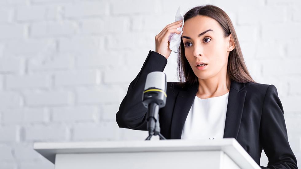 Cara Mengelola Kecemasan Sosial Saat Harus Presentasi di Depan Umum