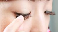 Cara Menempelkan Bulu Mata Palsu untuk Pemula