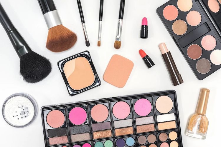 Daftar Alat Makeup Wajib bagi Pemula