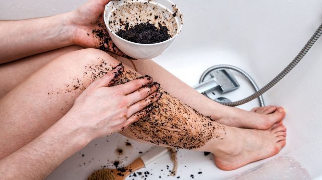 Cara Membuat Scrub Kopi untuk Mencerahkan Kulit Tubuh Cara Membuat Scrub Kopi untuk Mencerahkan Kulit Tubuh