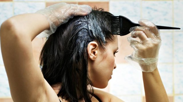 Cara Mewarnai Rambut Sendiri di Rumah