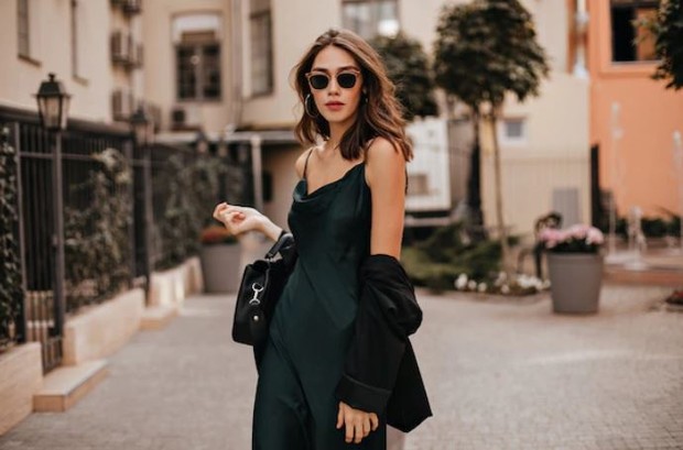 Tips Fashion Sederhana Agar Wanita Tampil Keren dan Elegan