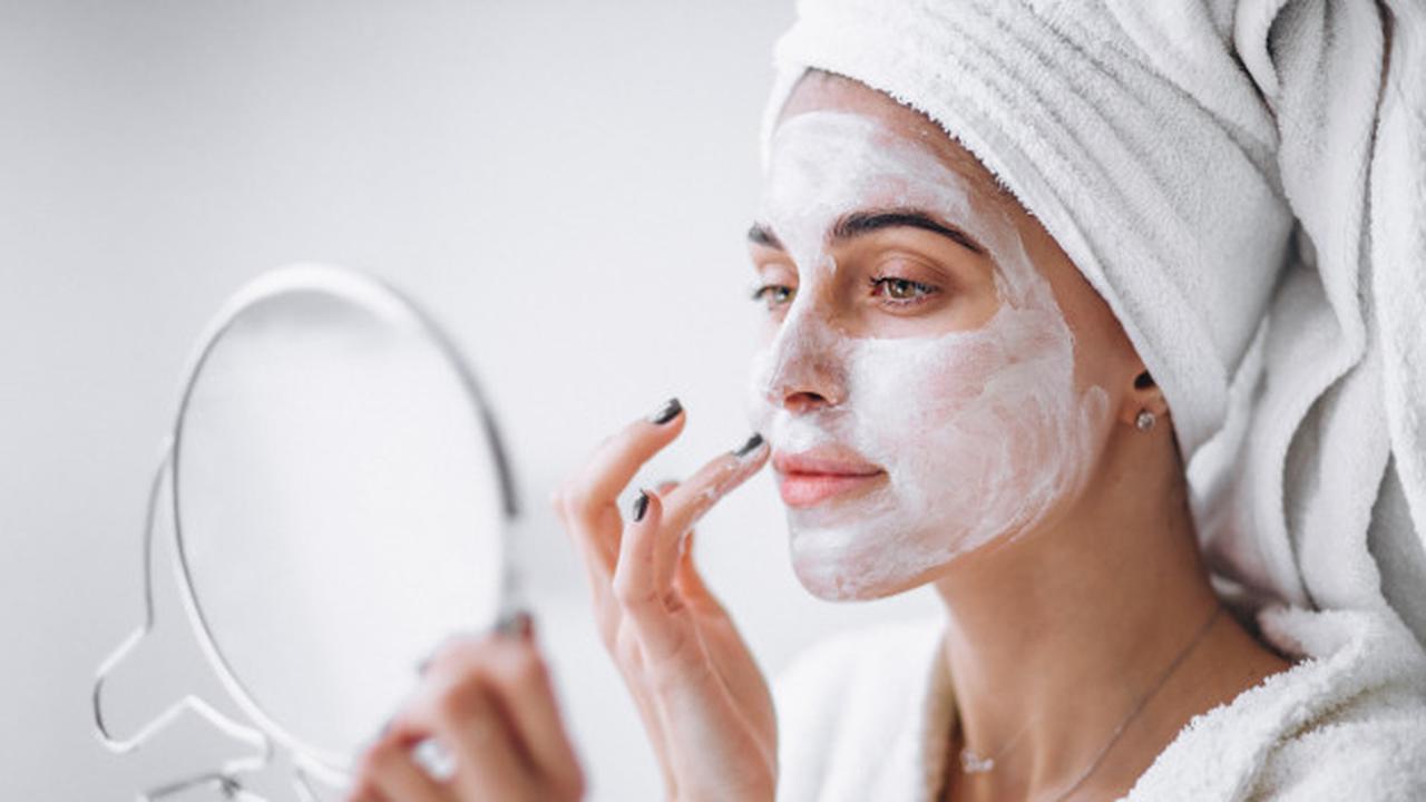 Masker Wajah Alami dan Produk Jadi untuk Mengecilkan Pori-Pori