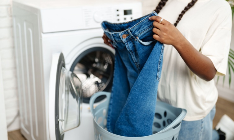 10 Cara Mencuci Jeans agar Warnanya Tidak Cepat Pudar