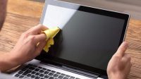 Cara Membersihkan Layar Laptop
